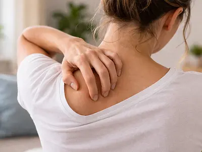 Dlaczego plecy swędzą zawsze wtedy, gdy nie sięgasz? O tajemniczym „przycisku stop” TRPV4 w mózgu