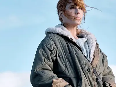 Under Salt Marsh w SkyShowtime – mroczny kryminał z Kelly Reilly, który stawia na klimat zamiast tanich zwrotów akcji
